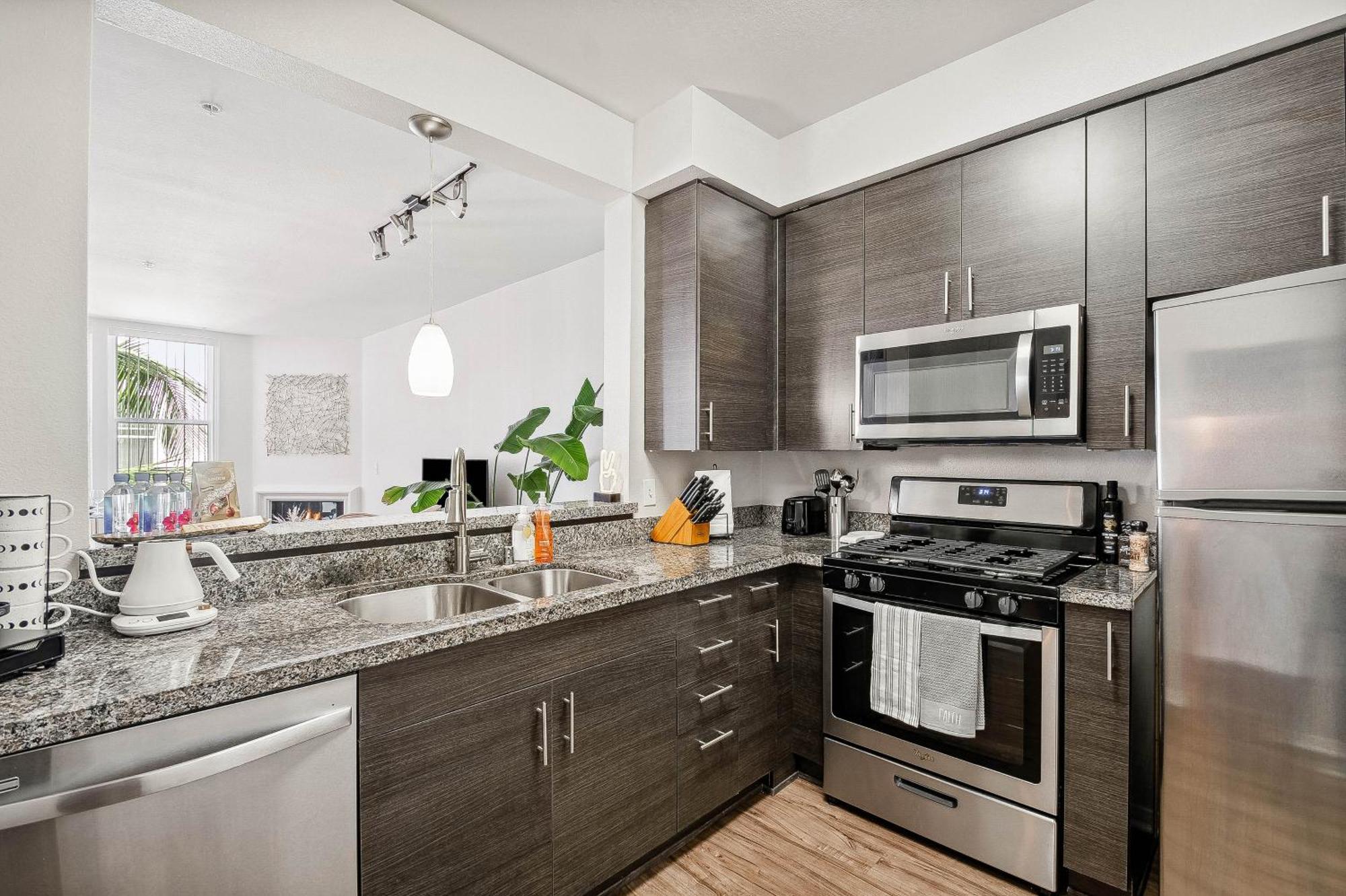 Marina Del Rey Beautiful View, Free Parking, Pool, Jacuzzi